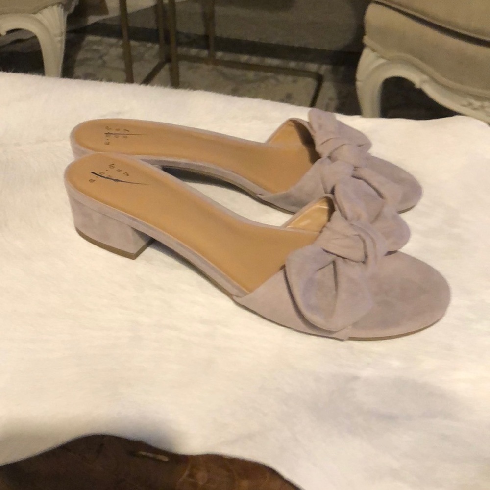 A New Day lavender suede slides 8.5M